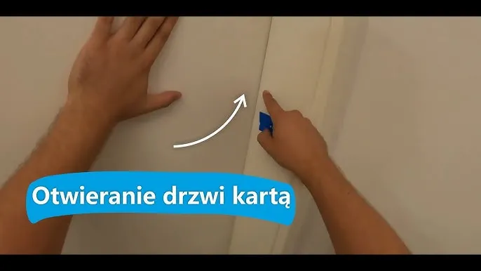 otwieranie drzwi kartą plastikową instrukcja