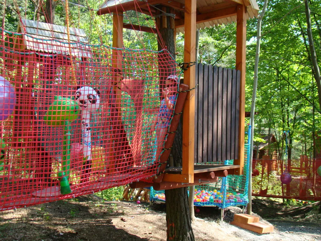 park linowy trasa dla dzieci