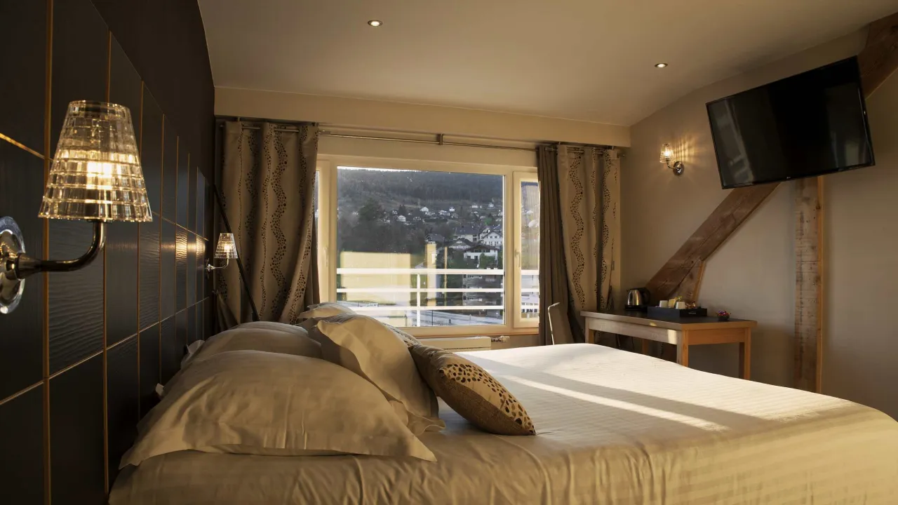 Chambre h&ocirc;tel Beau Rivage G&eacute;rardmer vue lac