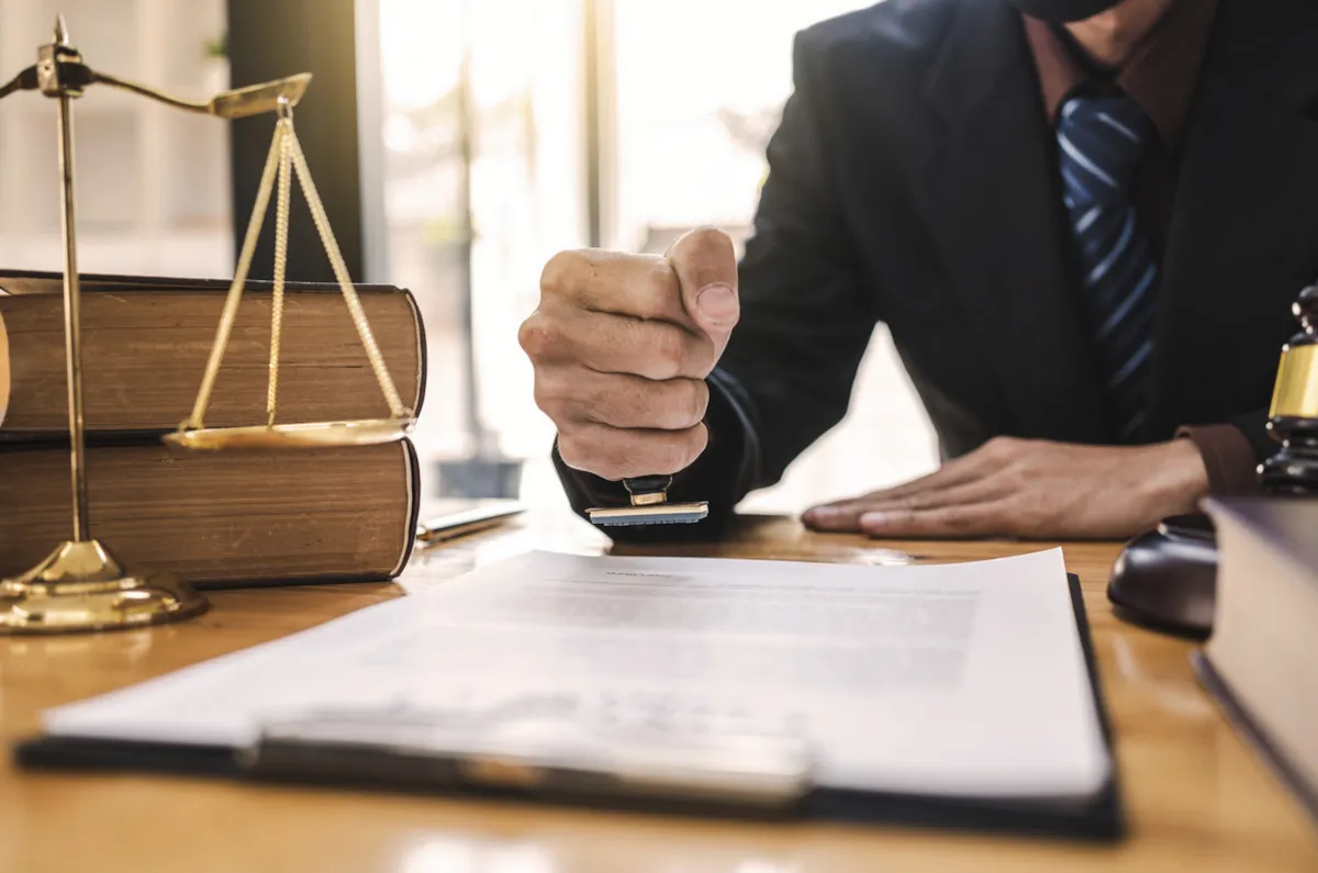 wyb&oacute;r prawnika biznesowego