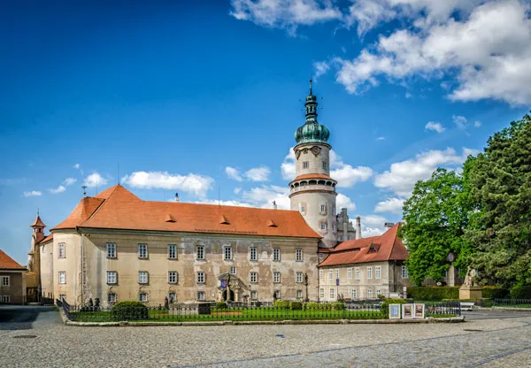 Zamek Bartoň-Dobenín Nowe Miasto nad Metują