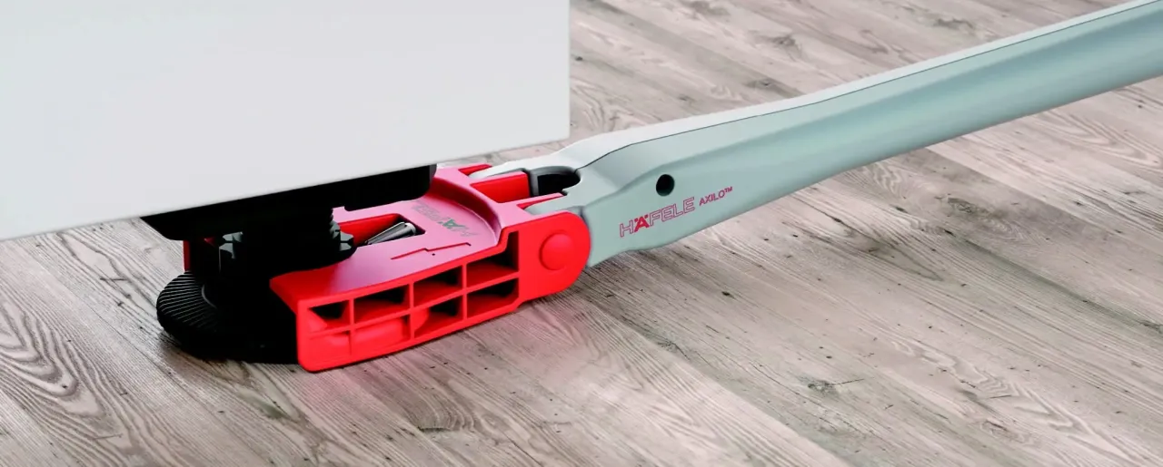 Narzędzia i materiały do montażu nóżek meblowych