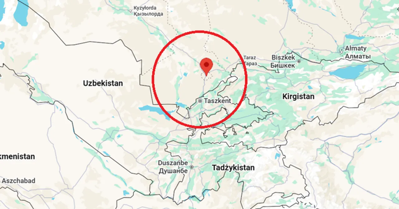 Lupa nad mapą miasta z ikoną biznesu lokalnego