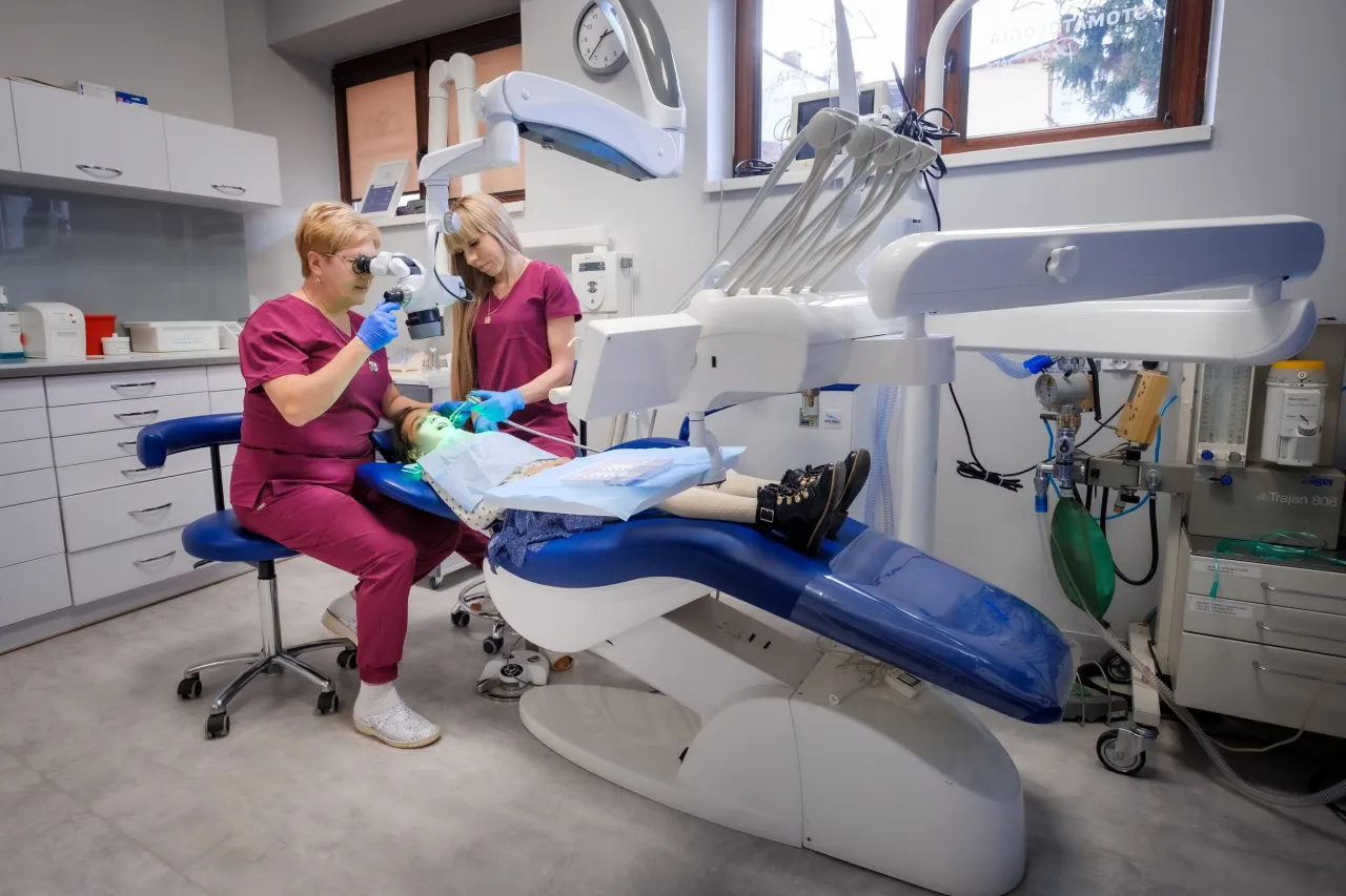 cennik leczenia zębów dzieci pod narkozą