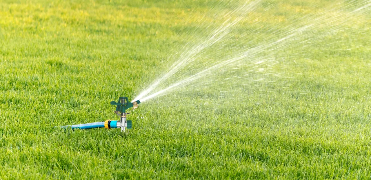 zasięg i kształt zraszania zraszacza ogrodowego