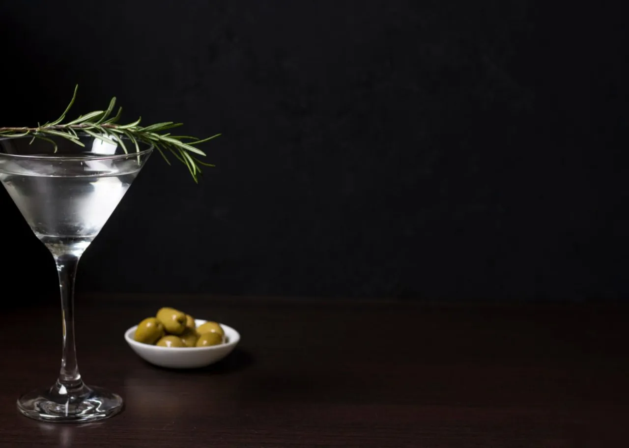 Zdjęcie Martini koktajl - odkryj sekrety idealnego drinka i jego warianty