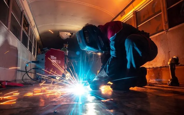 bezpieczne stanowisko spawalnicze BHP