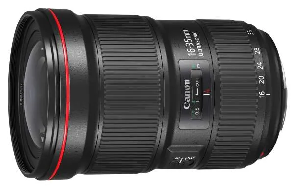 obiektywy canon EF na p&oacute;łce