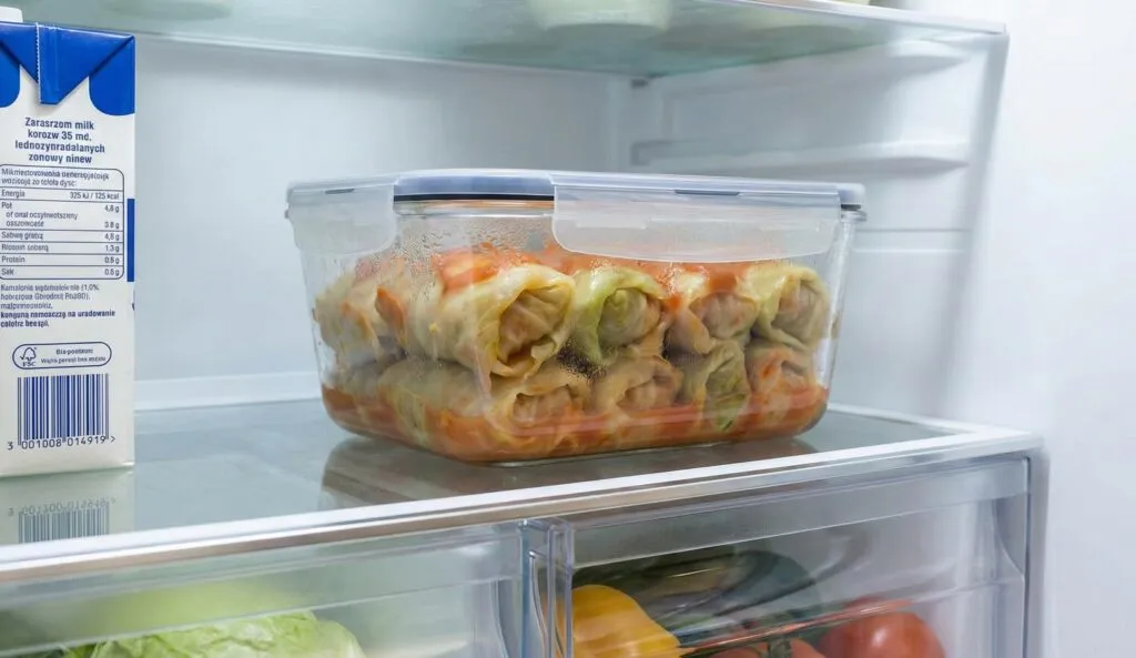 pojemniki do mrożenia gołąbków z sosem