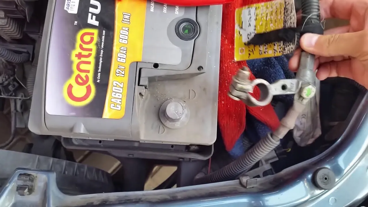 bezpieczne odłączanie klem akumulatora