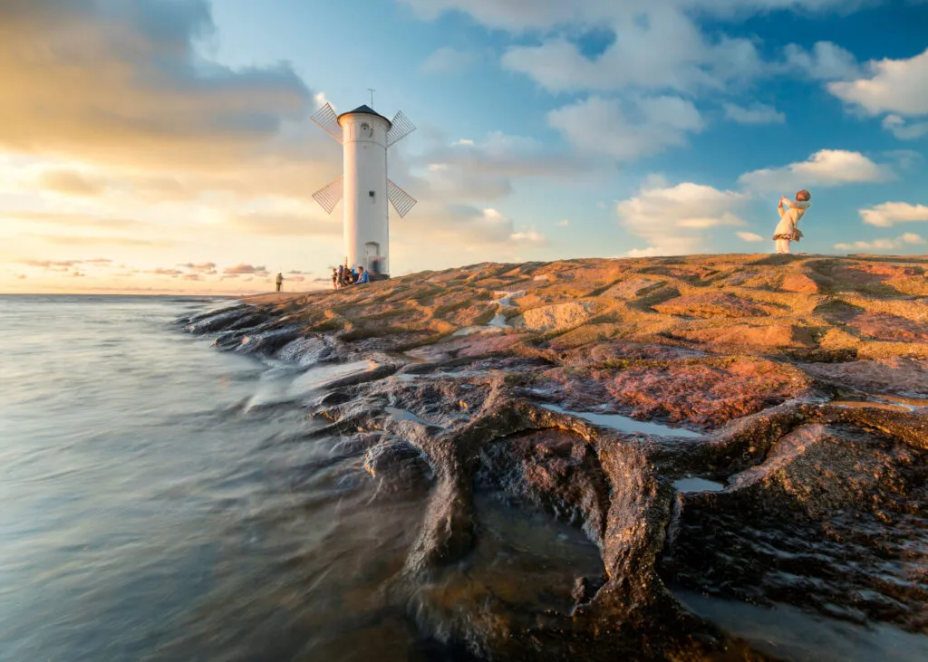latarnia morska polskie wybrzeże widok
