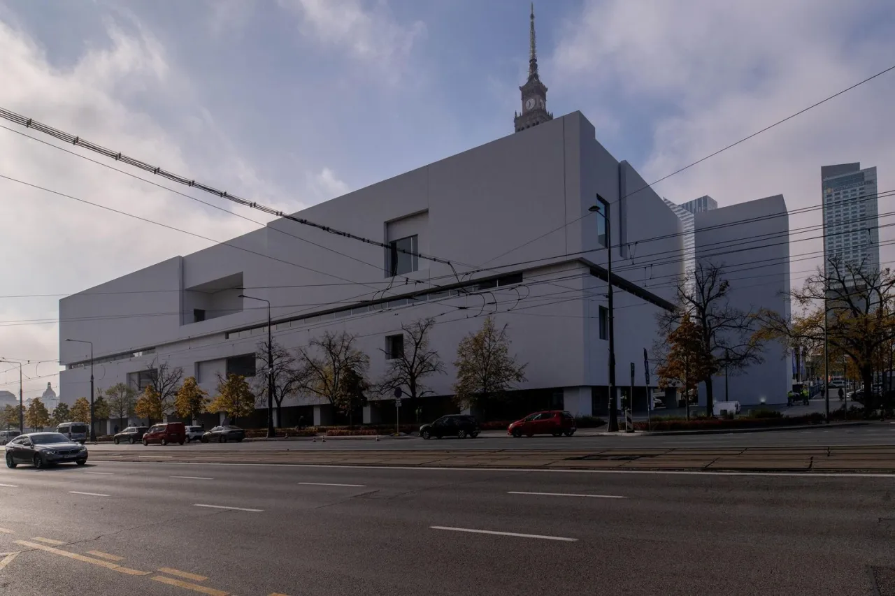 Muzeum Sztuki Nowoczesnej Warszawa fasada kontekst Pałac Kultury