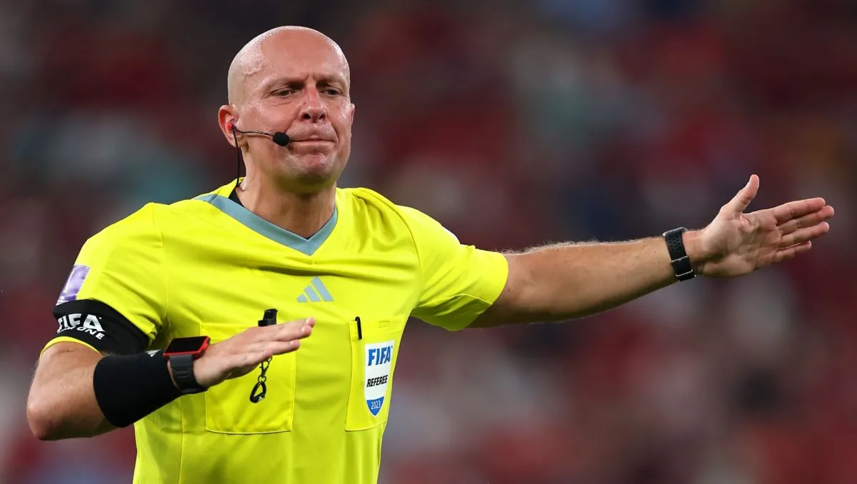 Szymon Marciniak sędziuje mecz międzynarodowy