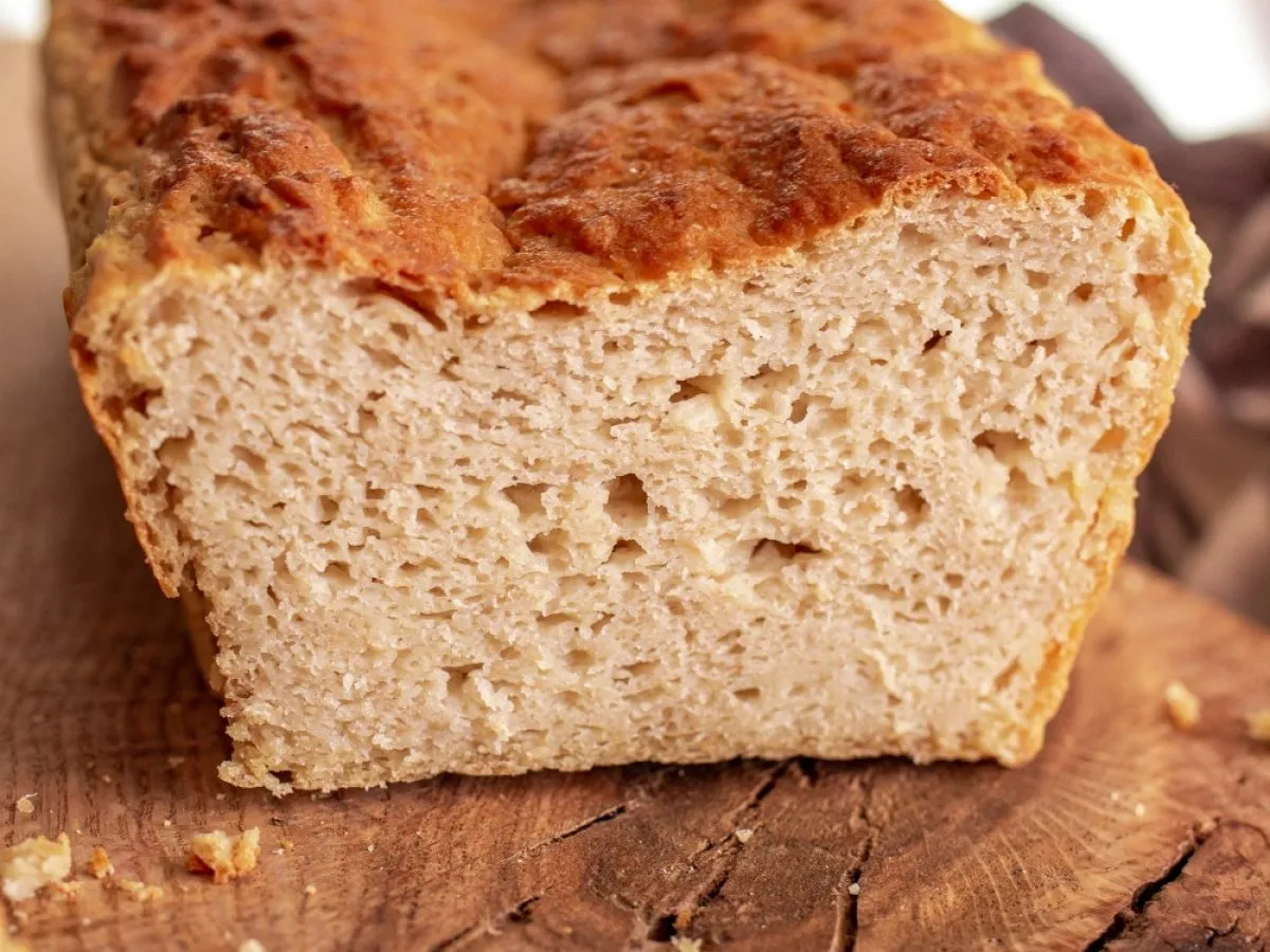 Puszysty chleb bezglutenowy, idealny do diety bezglutenowej. Przepisy na takie cuda znajdziesz wszędzie!