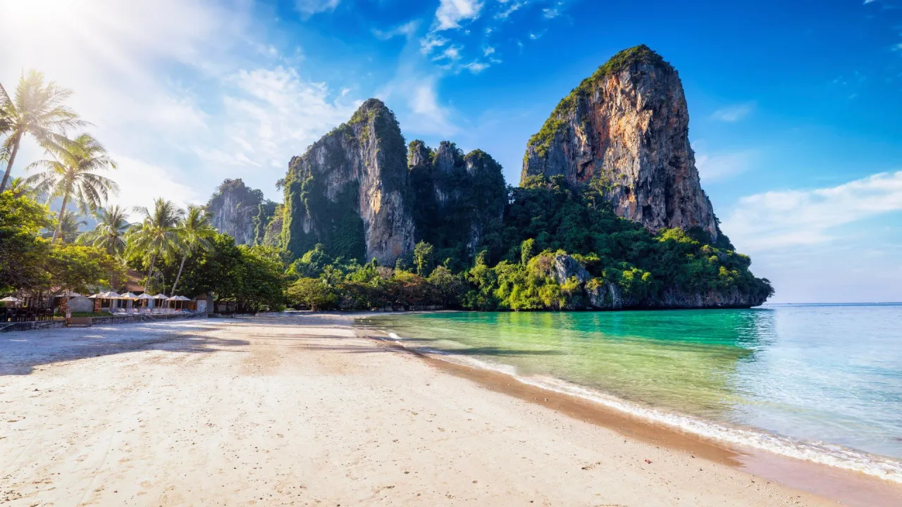 Najpiękniejsze plaże Tajlandii, turkusowa woda, biały piasek