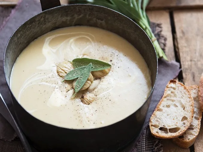 Minestra di latte e castagne secche