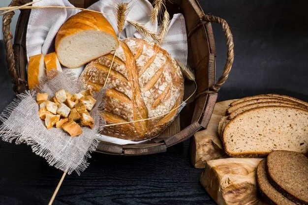 r&oacute;żne rodzaje chleba na drewnianym stole