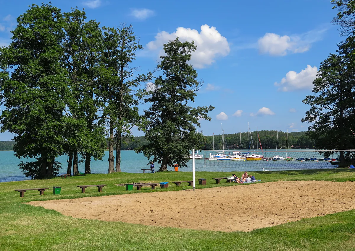 Plaża w Pluskach Jezioro Pluszne