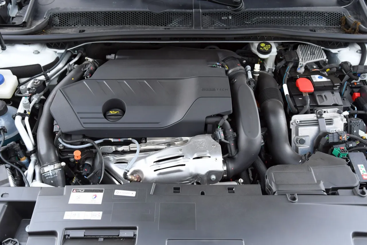 Peugeot 508 II generacja hybryda plug-in silnik