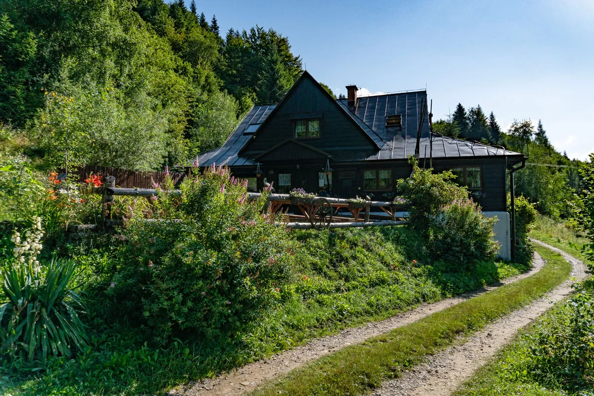 Bacówka pod Bereśnikiem widok schroniska