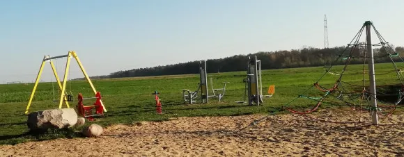 plac zabaw siłownia zewnętrzna wieś