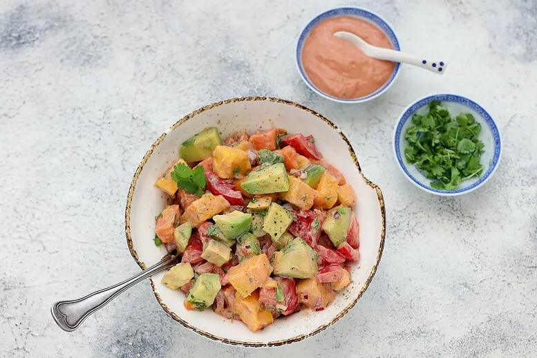 Zdjęcie Najlepsze sałatki do szaszłyków – proste przepisy, które zachwycą smakiem