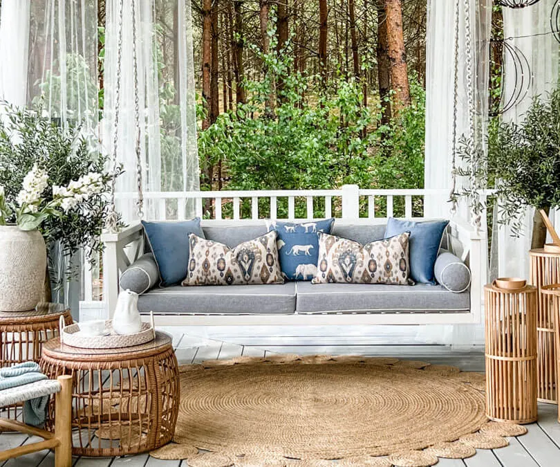 ozdobne poduszki tarasowe z lamówką