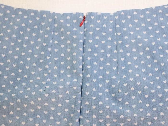 Wszywanie zamka krytego do sp&oacute;dnicy