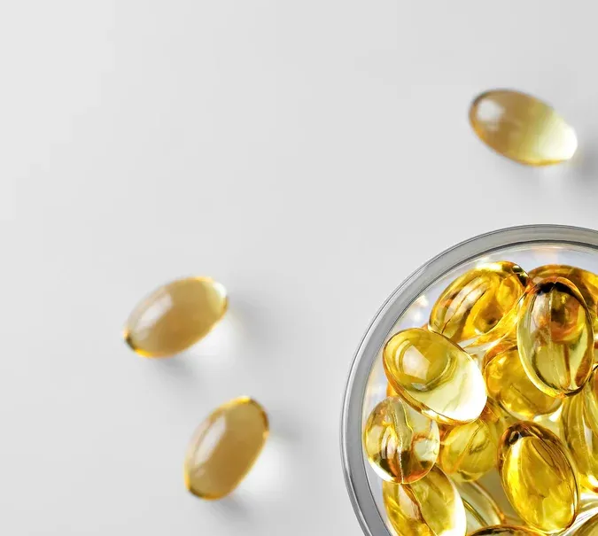 R&oacute;żne formy witaminy D3: krople, kapsułki, tabletki