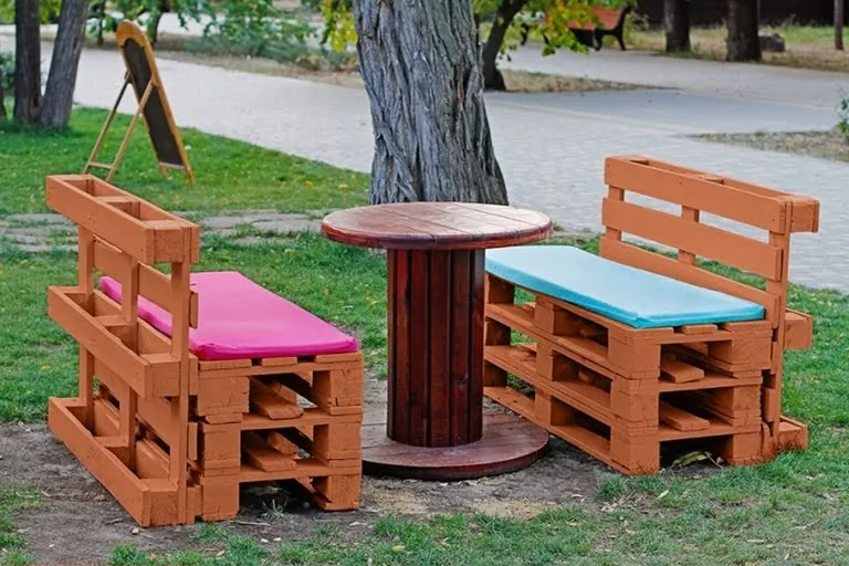 Krzesło ogrodowe z palet DIY inspiracje