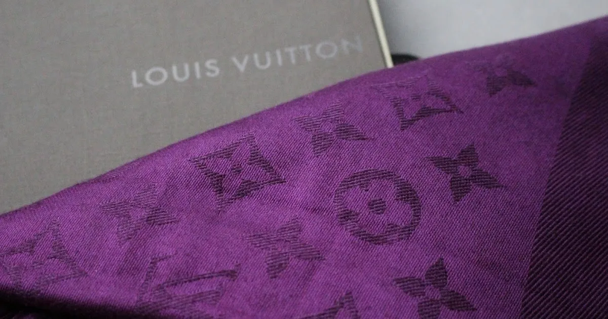 jak rozpoznać podróbkę chusty louis vuitton