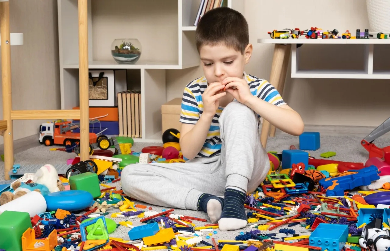 bałagan w pokoju dziecięcym