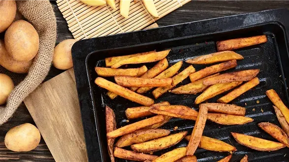 frytki z różnymi przyprawami z kuchni świata