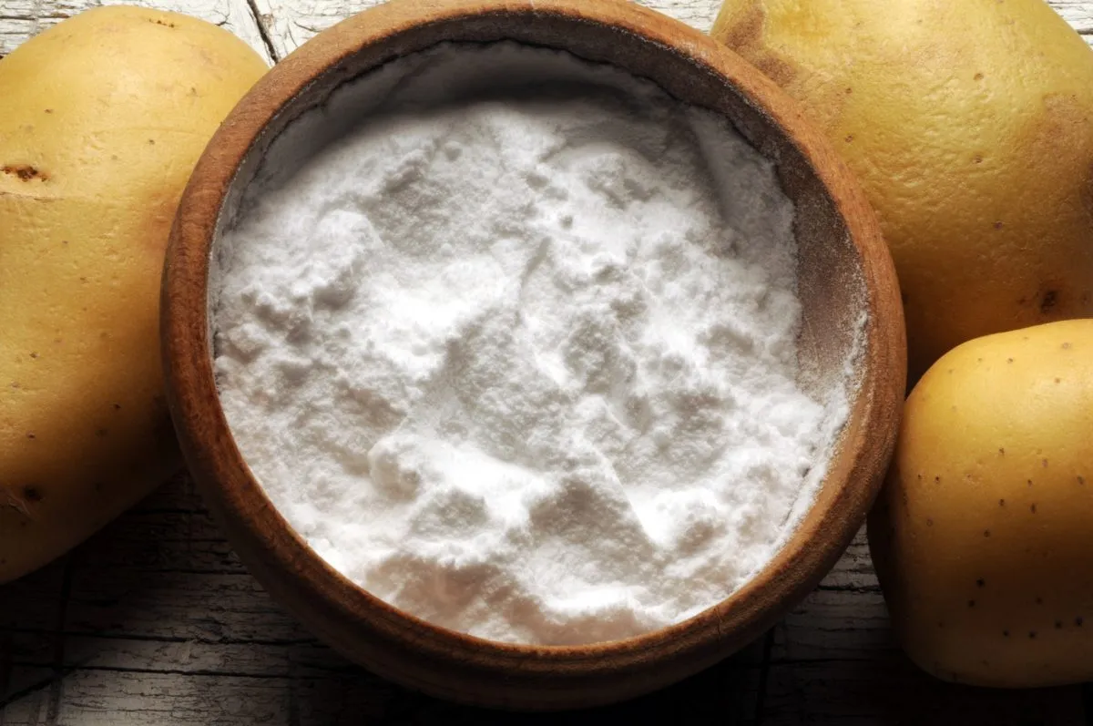 r&oacute;żne rodzaje skrobi do pieczenia, ocet, cytryna