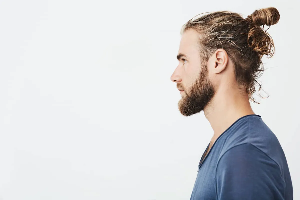 M&auml;nner lange Haare Frisuren Man Bun Bro Flow Sleek Back