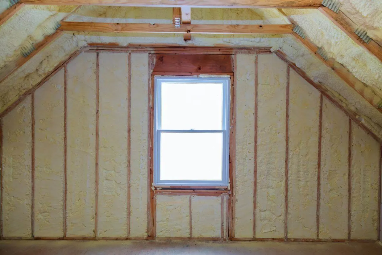 Ocieplenie domu szkieletowego celulozą