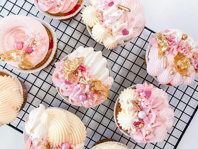 r&oacute;żne kremy do babeczek tekstury