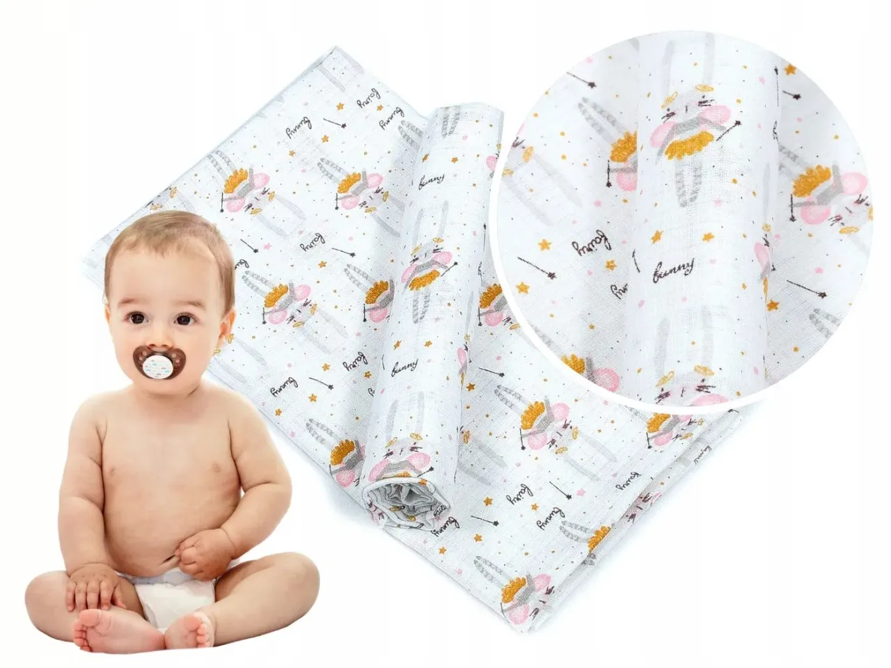 noworodek z pieluchą tetrową na ramieniu rodzica