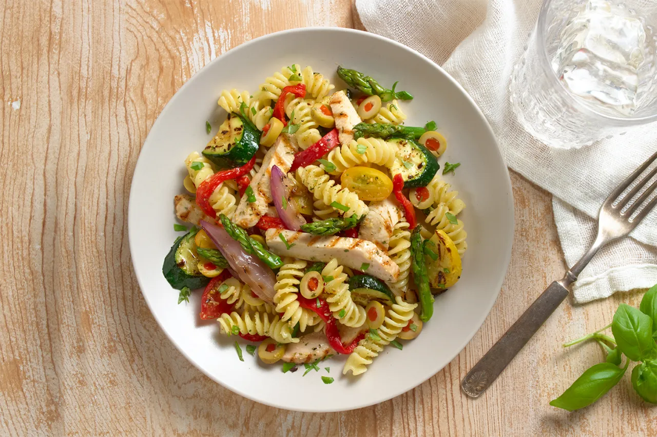 Zdjęcie Ensalada de pollo con pasta: una receta fácil y deliciosa para disfrutar