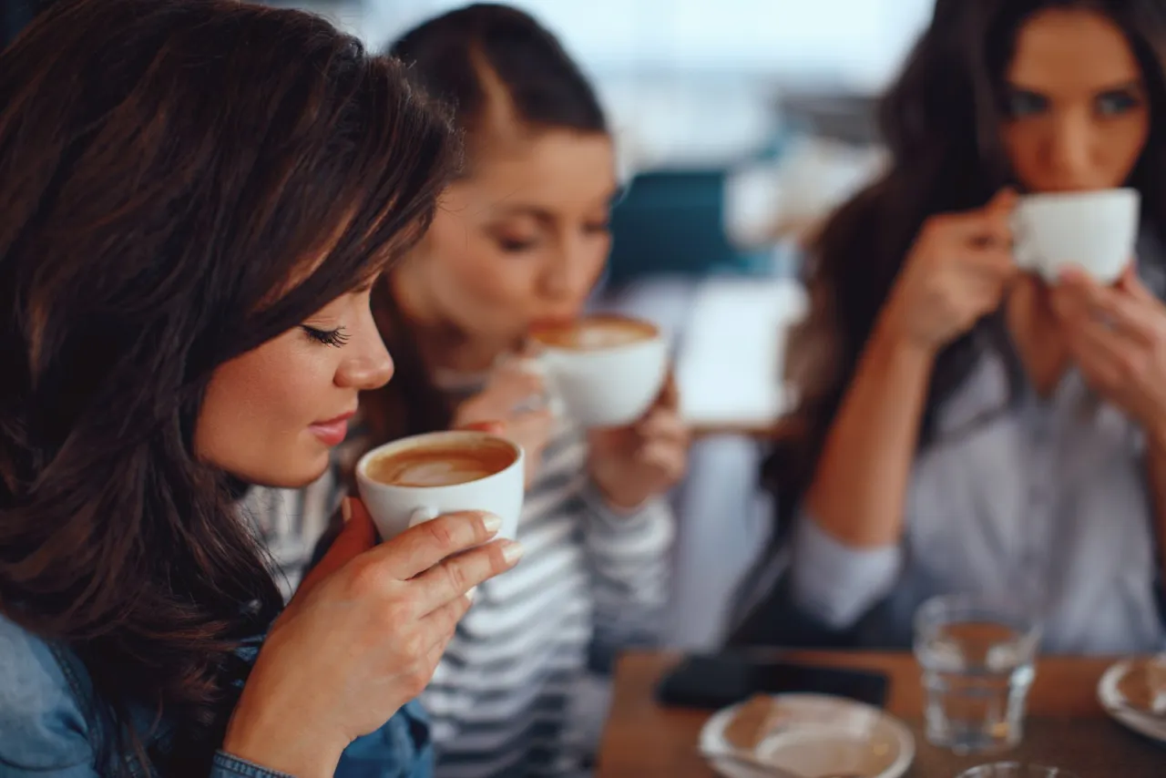 kawa spotkanie Polska kontekst