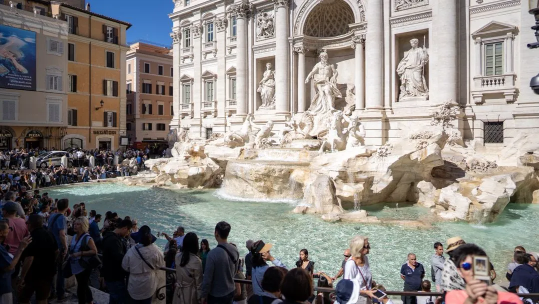 Fontanna di Trevi w Rzymie rano