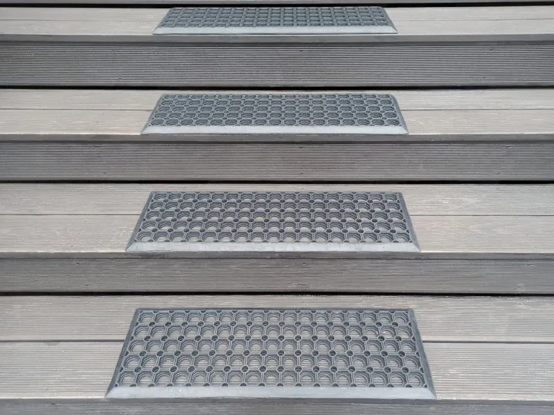 Zdjęcie Jak skutecznie przykleić gumowe nakładki na schody - poradnik