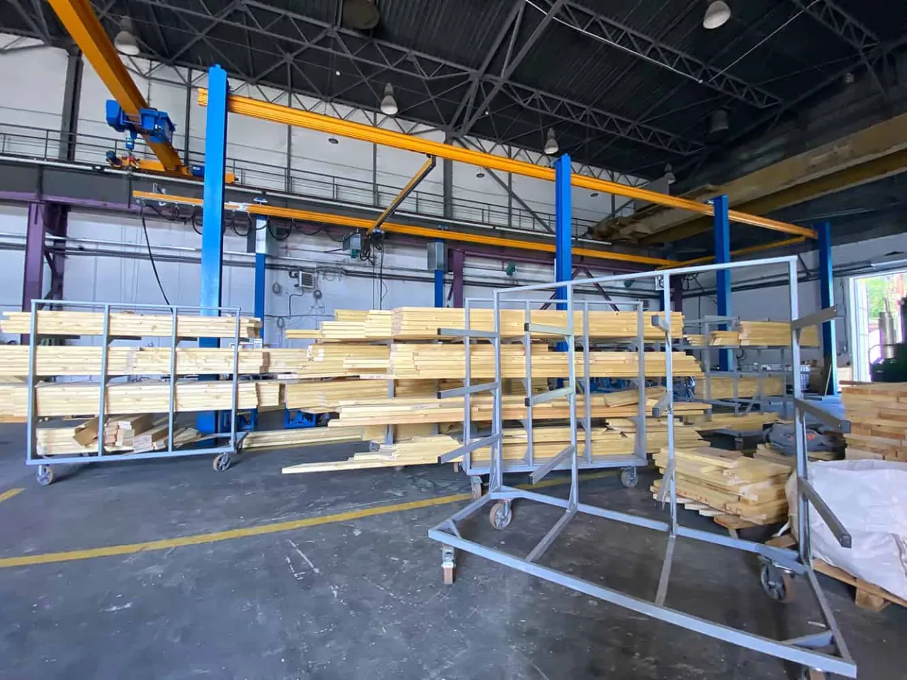 Produkcja wiązar&oacute;w dachowych w fabryce