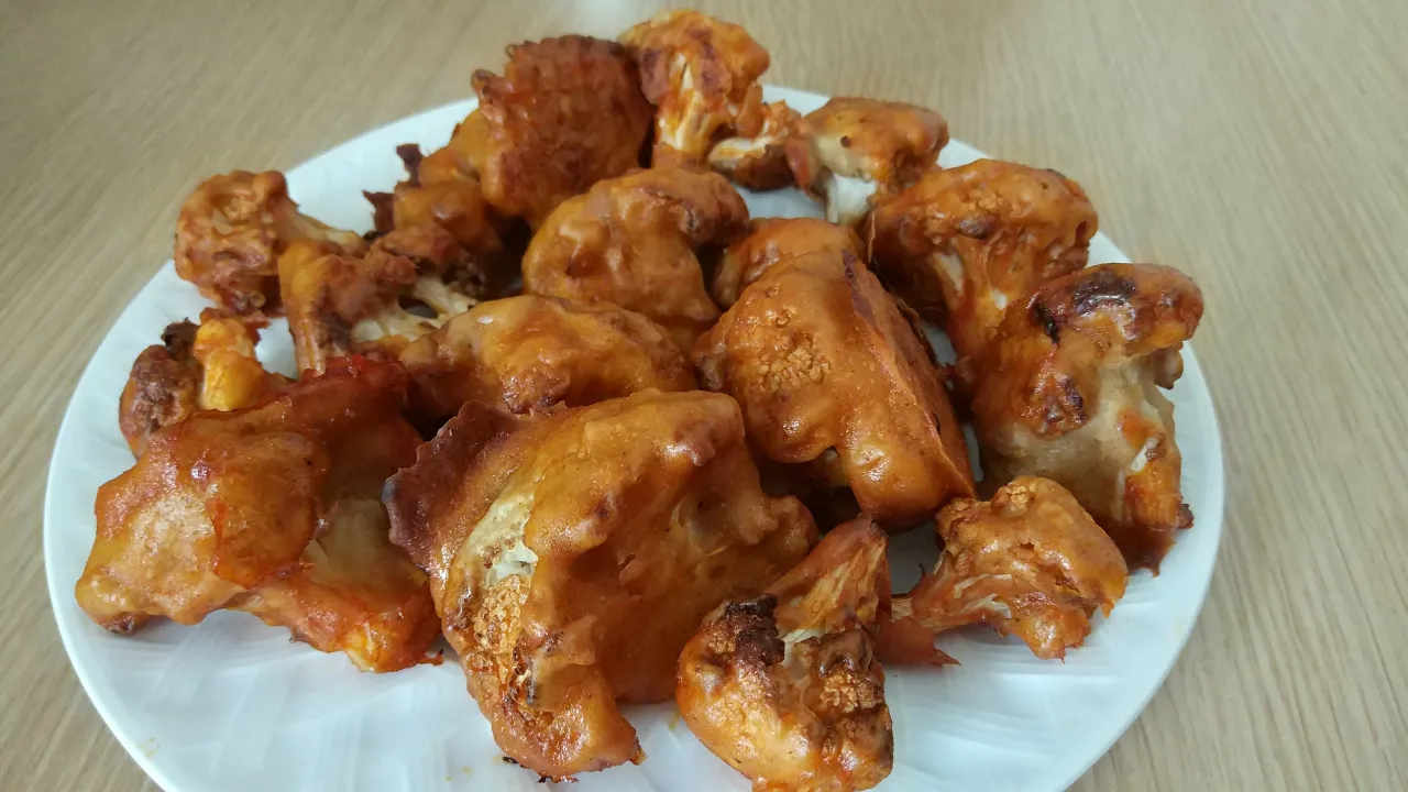 Curry z kalafiora, kalafior po azjatycku, skrzydełka z kalafiora buffalo