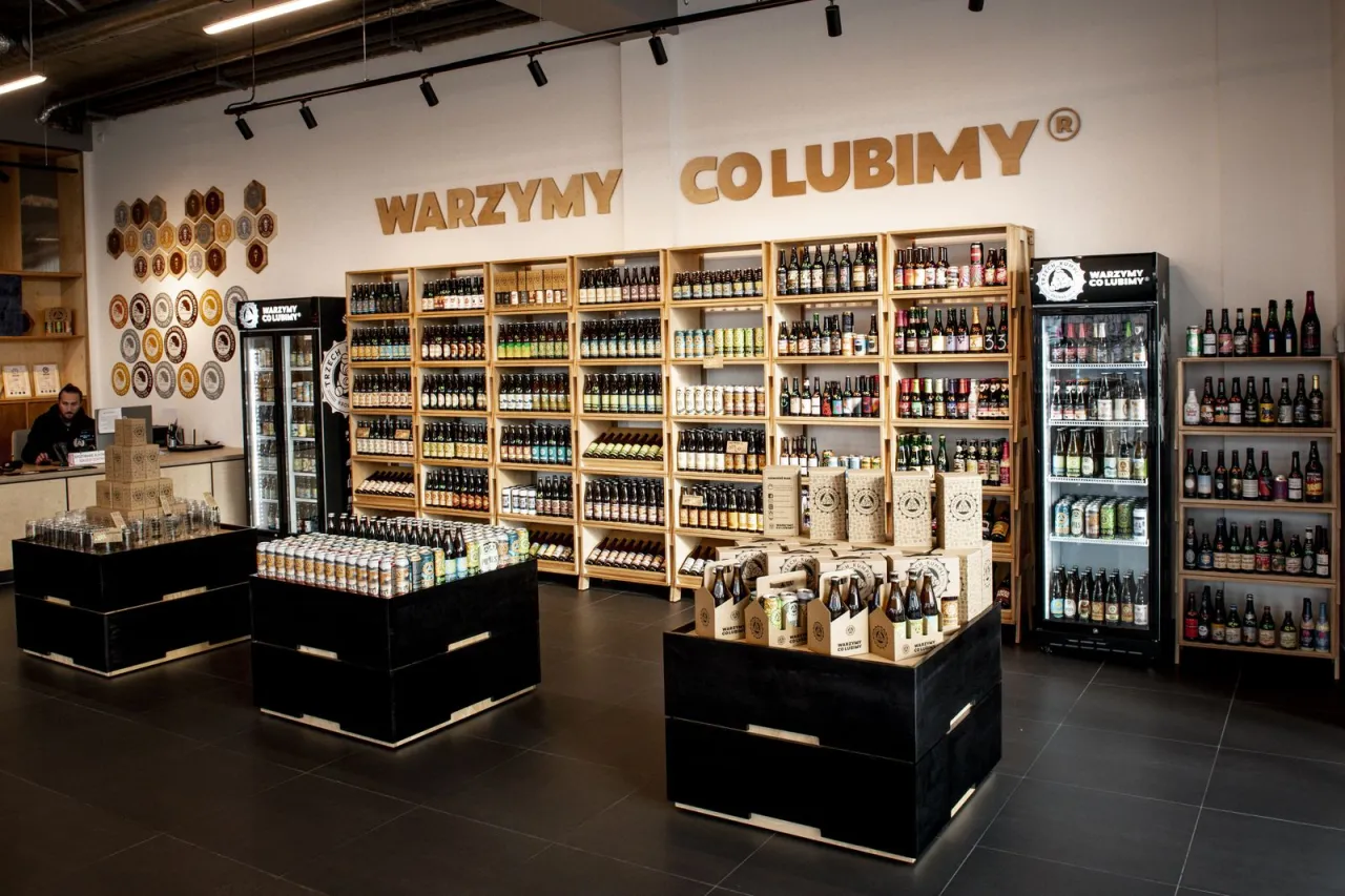 sklep z piwami rzemieślniczymi p&oacute;łka