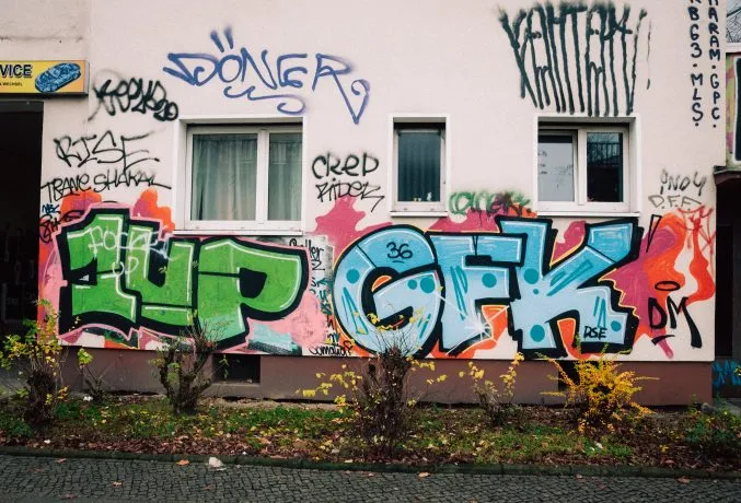 Graffiti als Vandalismus Beispiele