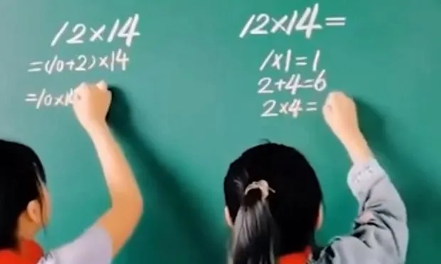 dziecko rozwiązujące łamigłówkę matematyczną