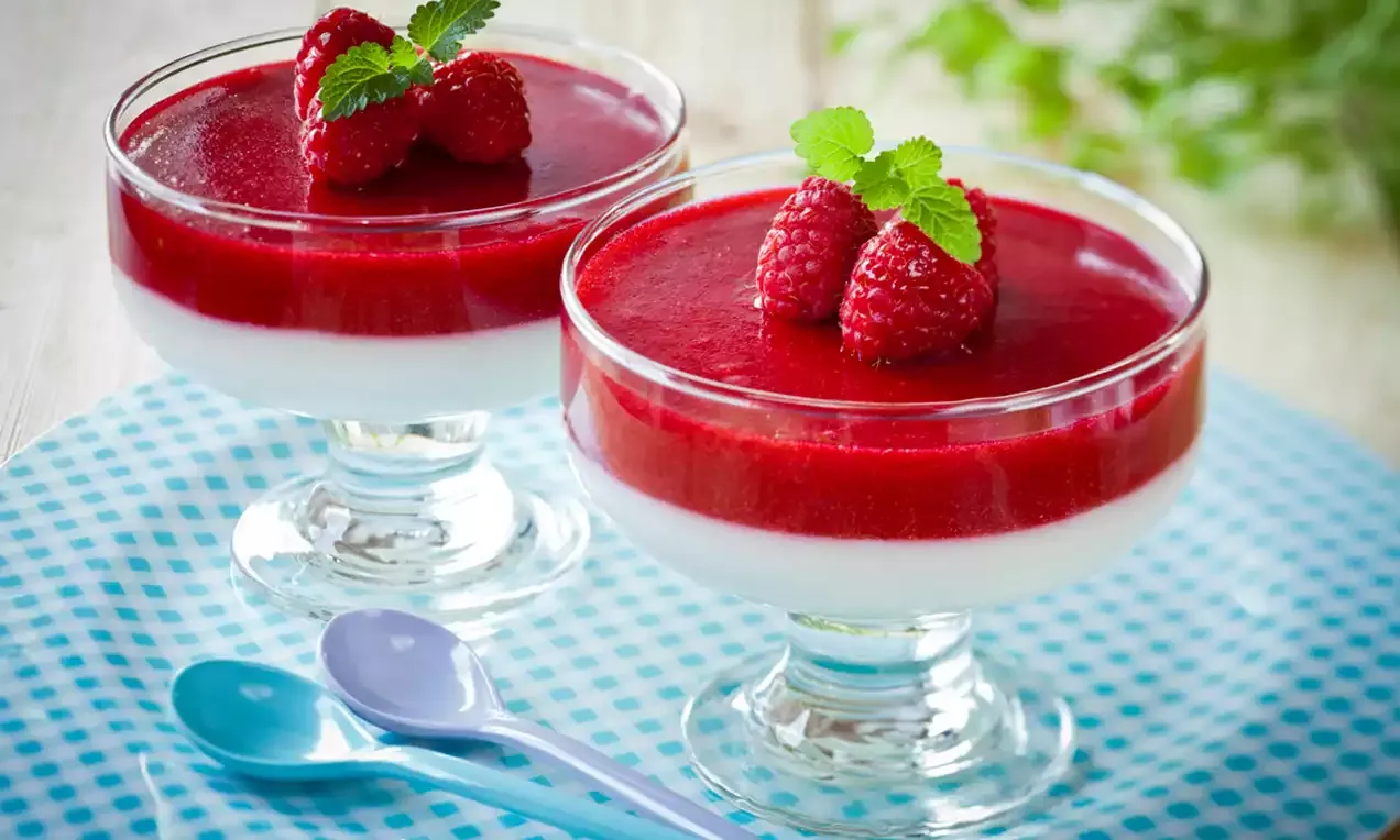 desery z musem malinowym