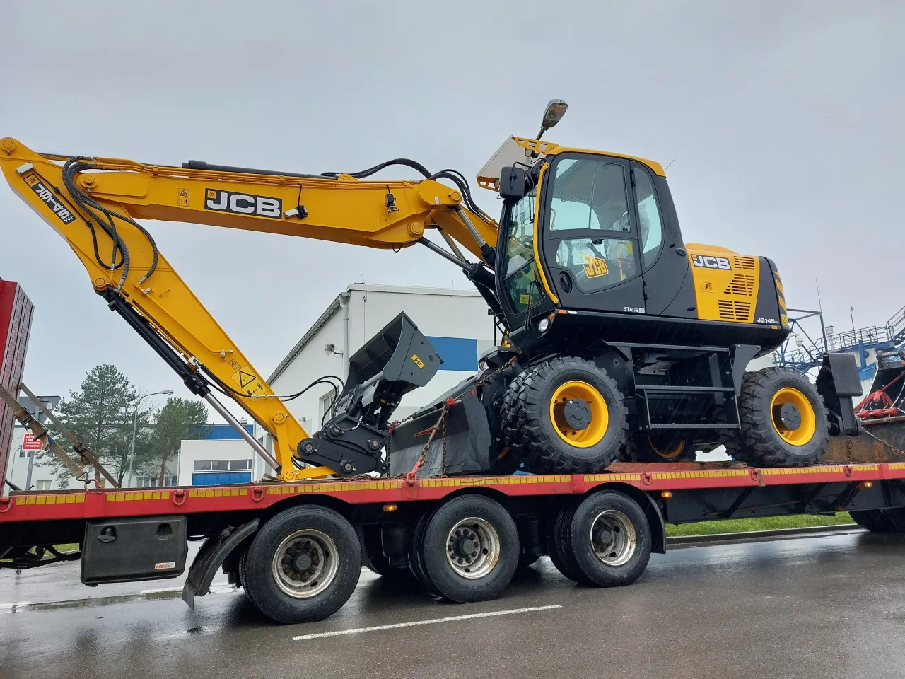 koparka na budowie, nowoczesna koparka