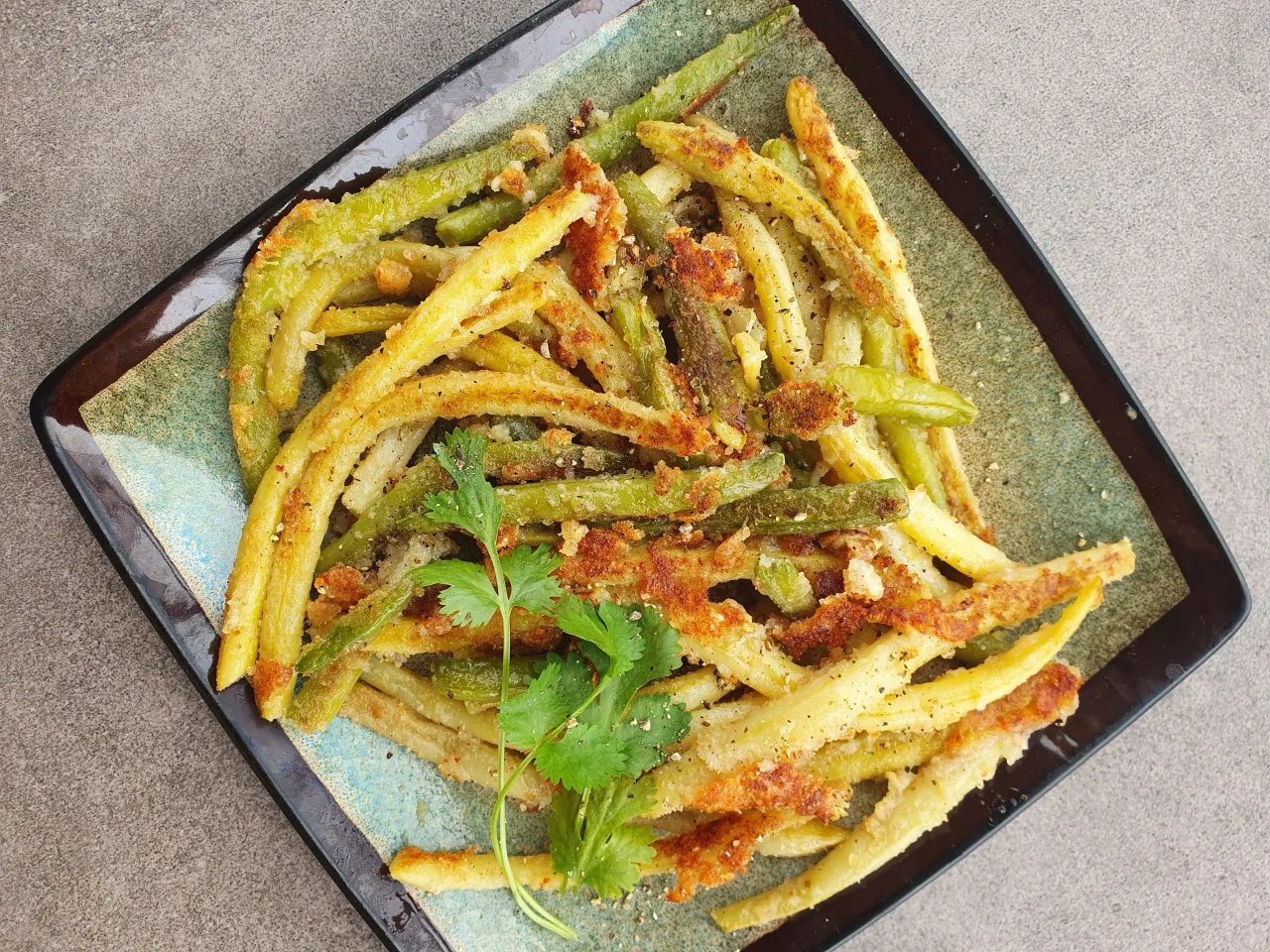 Smażenie bułki tartej na maśle